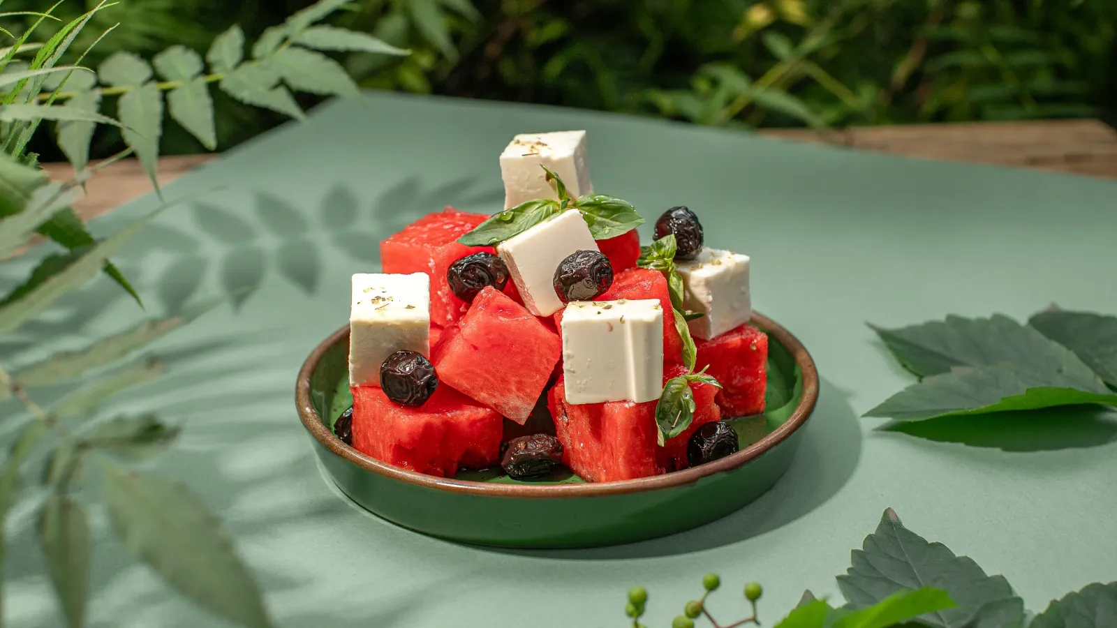 Арбуз, брынза, вяленые оливки, мед.webp