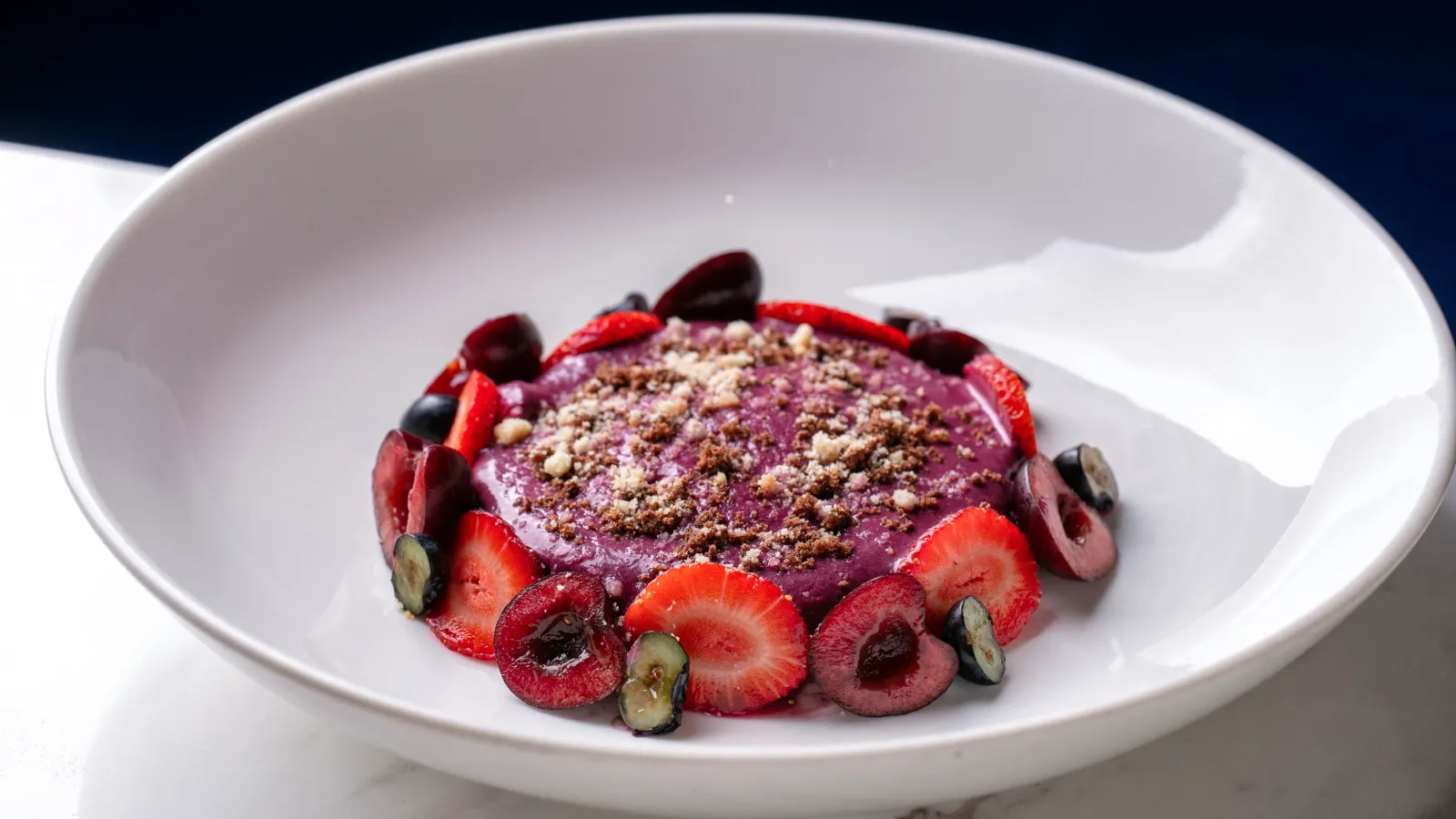 Большой сырник и черничная сгущенка6.webp