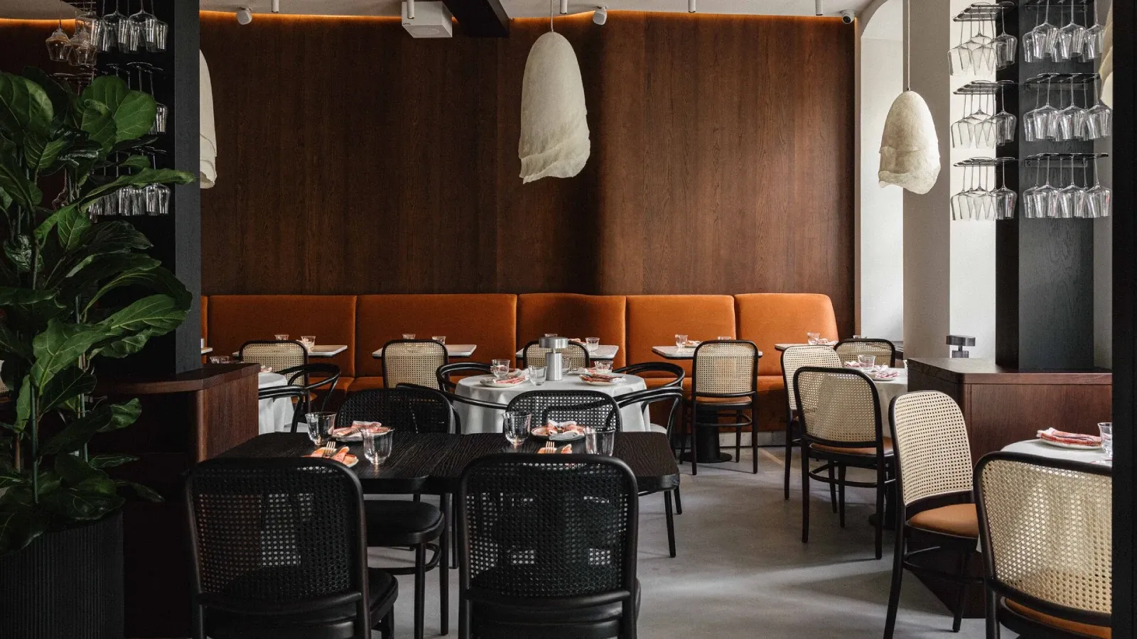 Charli bistro&champagne_interior.webp