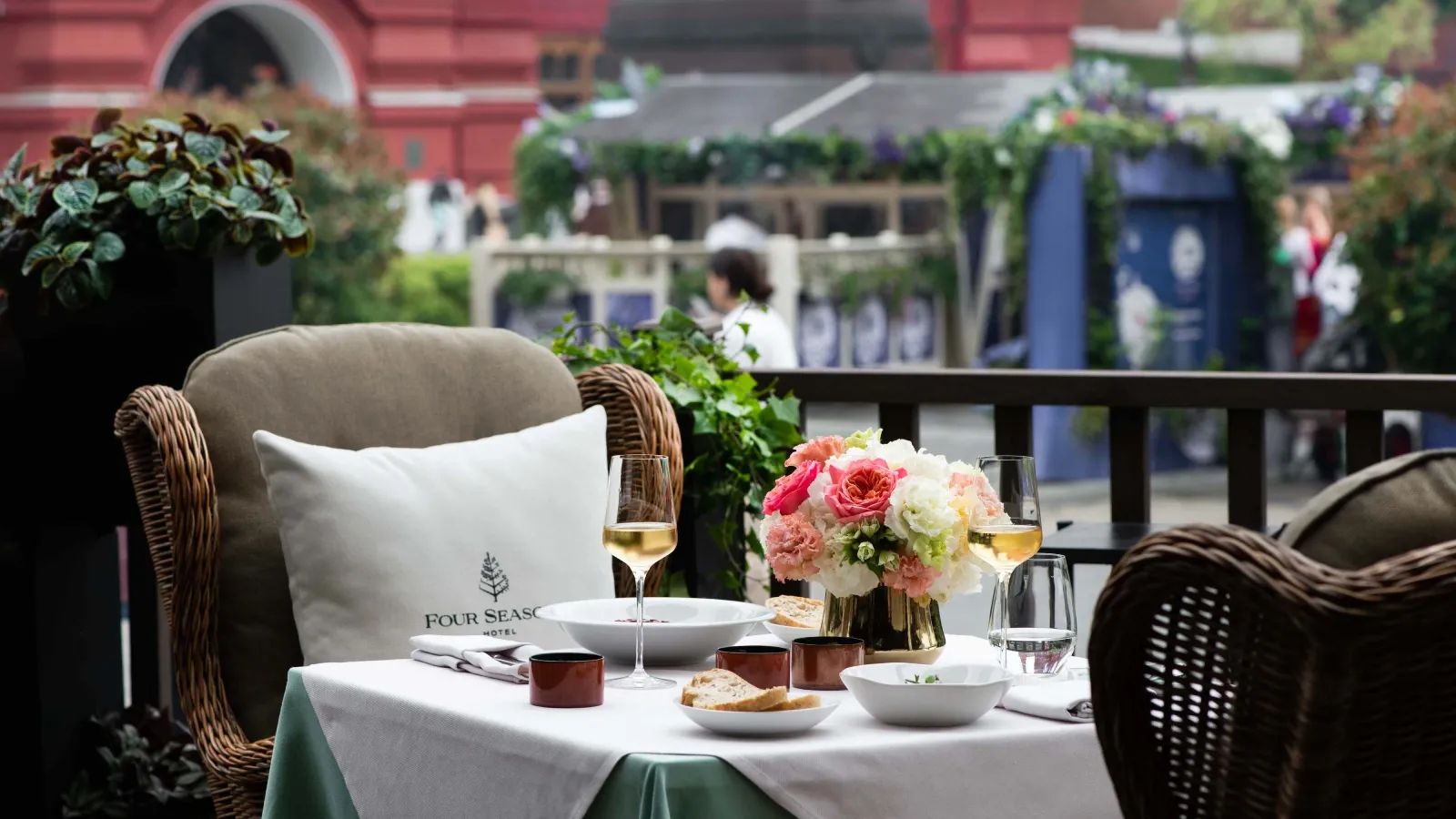 Four Seasons Bar Moskovskiy Veranda (3).webp
