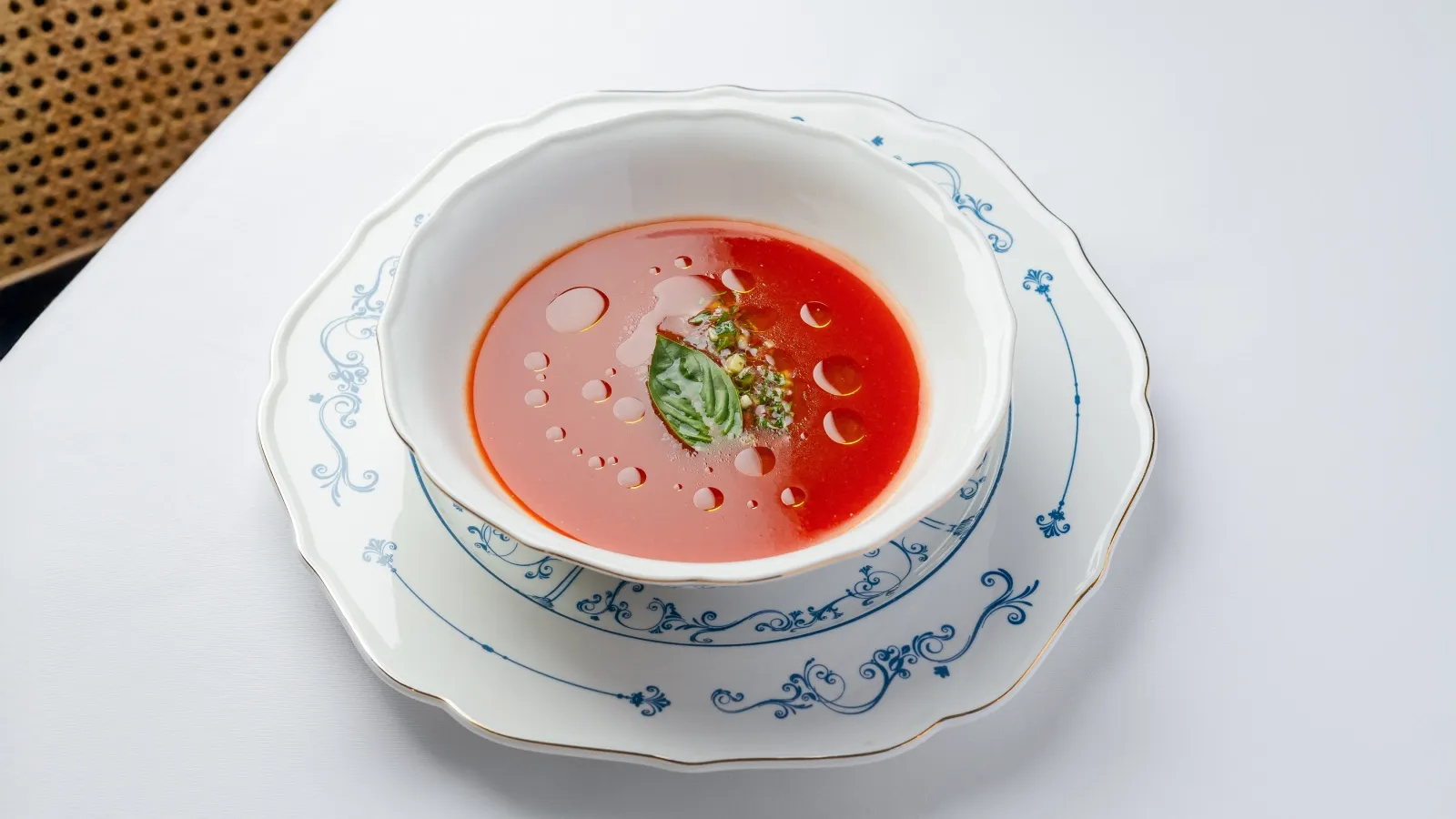 Гаспачо с овощным тартаром.webp