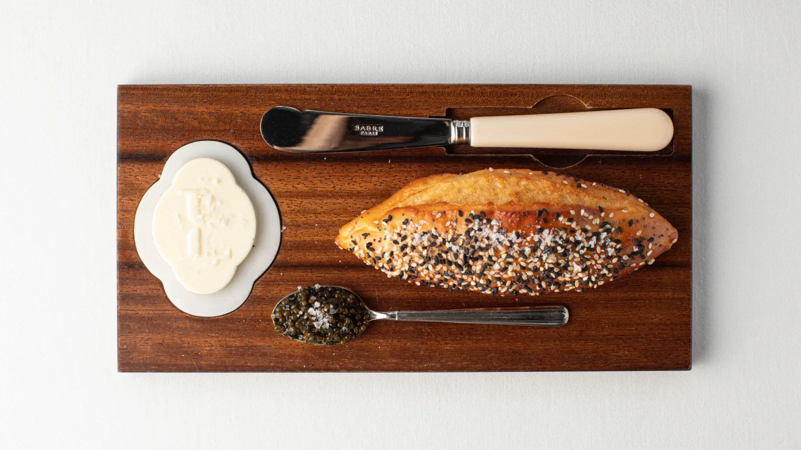 LEO_Utrenniy khleb s osetrovoy ikroy.webp