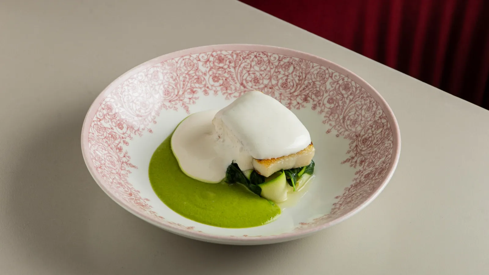 Палтус с цукини и копченым сливочным муссом.webp