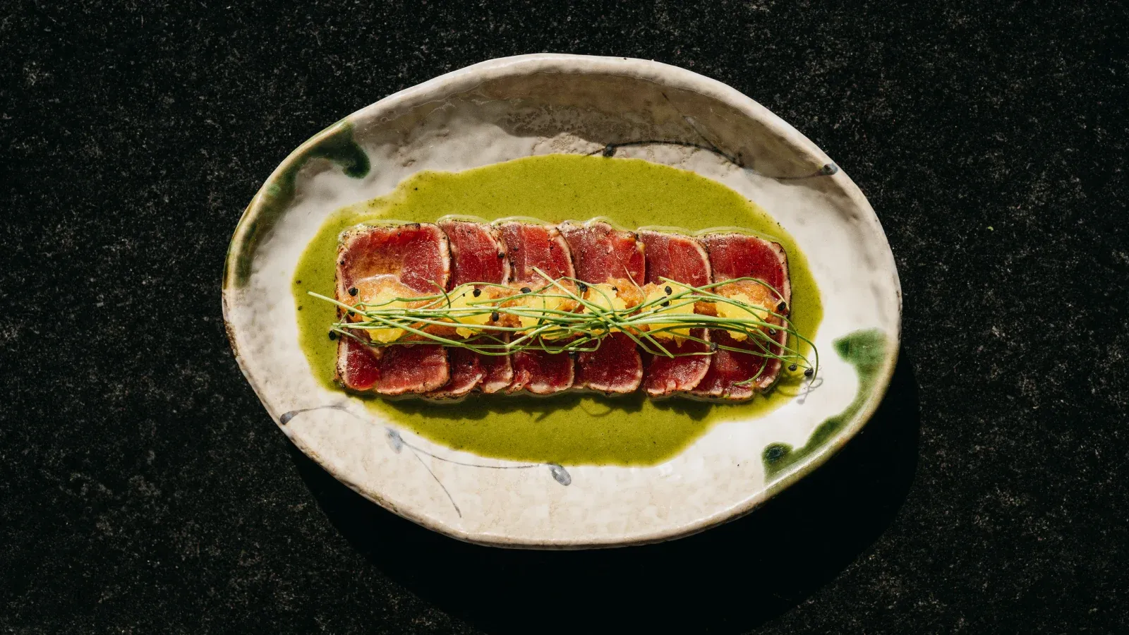 Татаки тунец с соусом силантро 1.webp