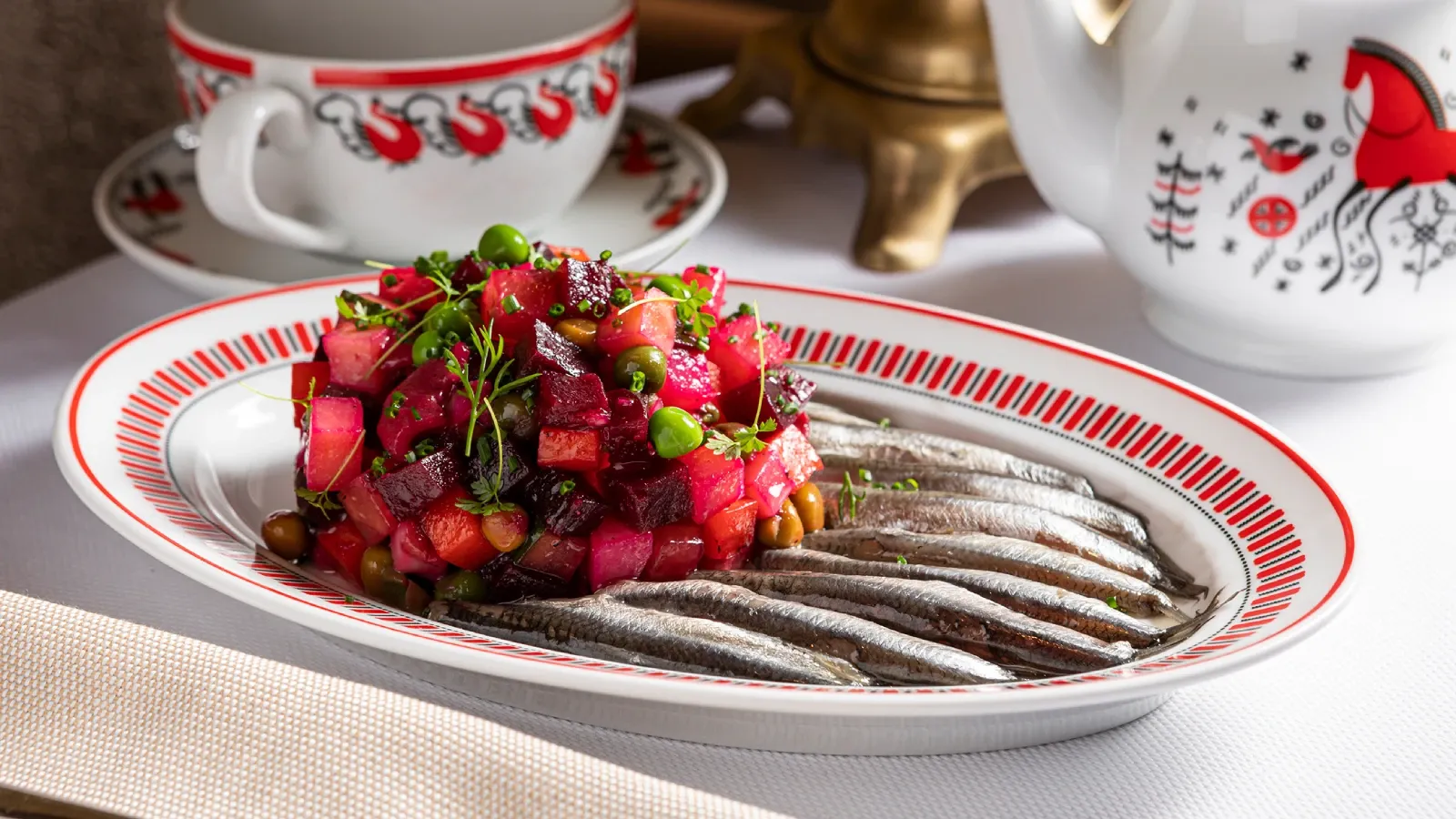 Винегрет из печеных овощей с хамсой.webp