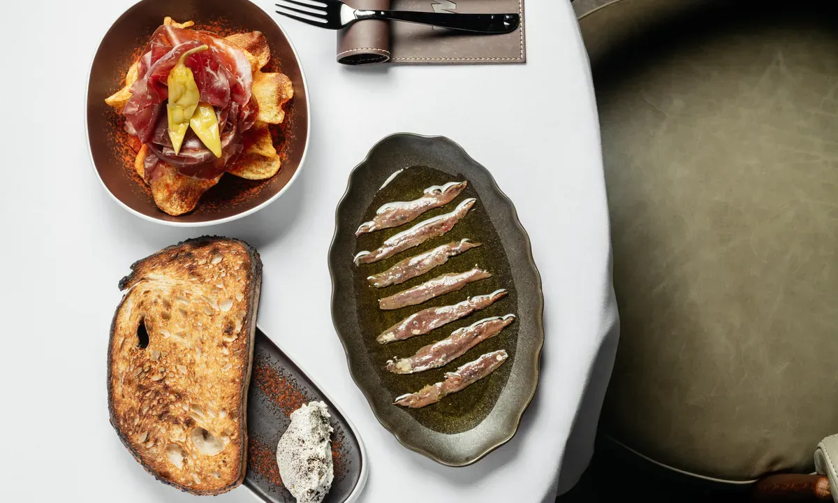 Стейки и блюда на живом огне в ресторане ОМА