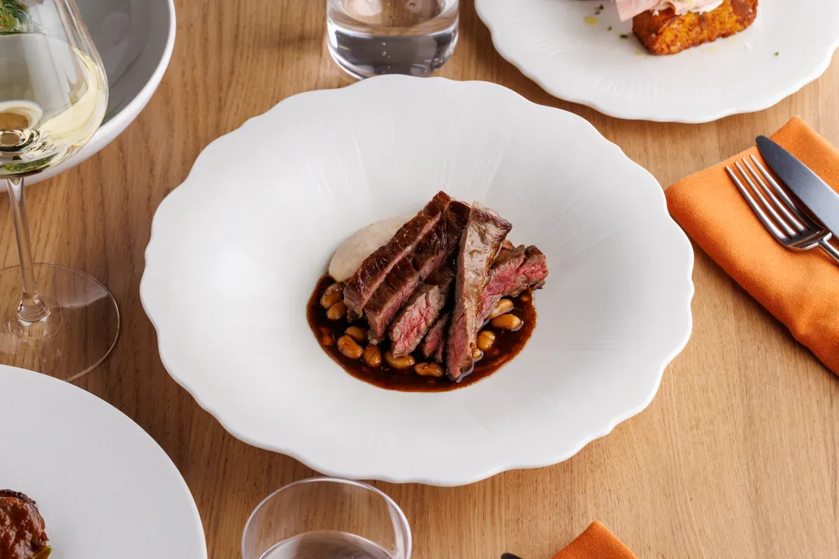 Стейк из диафрагмы в Duo Gastrobar