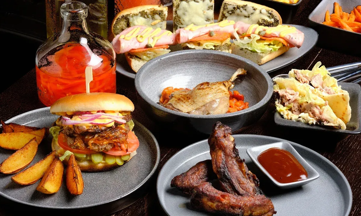 Mr. Help & Friends на Сухаревской: новая глава легендарного бара