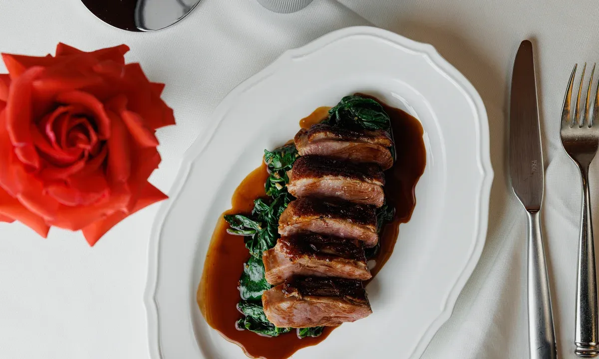 Brasserie «Кузнецкий Мост» обновила меню: луковый суп, петух в вине и белая спаржа — фото 2