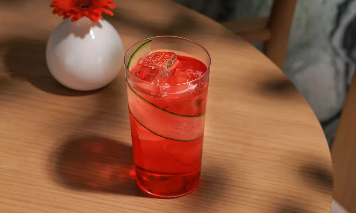 Весенние напитки в «Кофемании»: от ледяного сбитня до кокосовой матчи