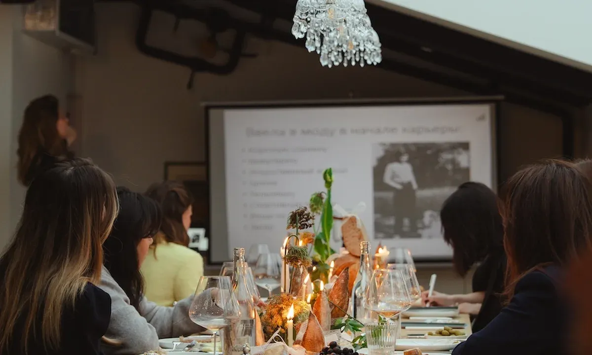 Клуб «неТРЕЗВЫЕ»: лекция о Кэролин Бессетт-Кеннеди и винный пейринг