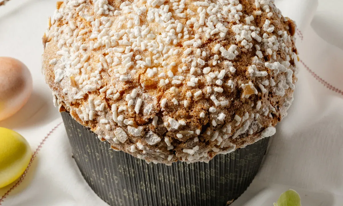 Миланский панеттоне KIRA с миндалём и жемчужным сахаром