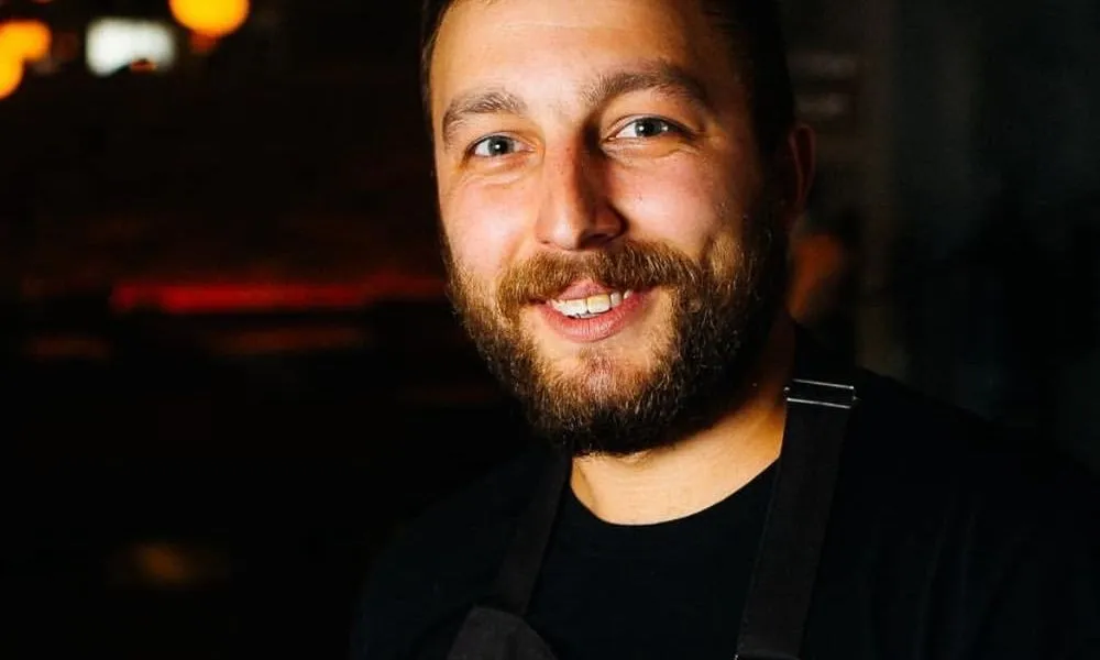 Эдуард Пынзару: минимализм за баром и авторские коктейли в московском Lark Cafe