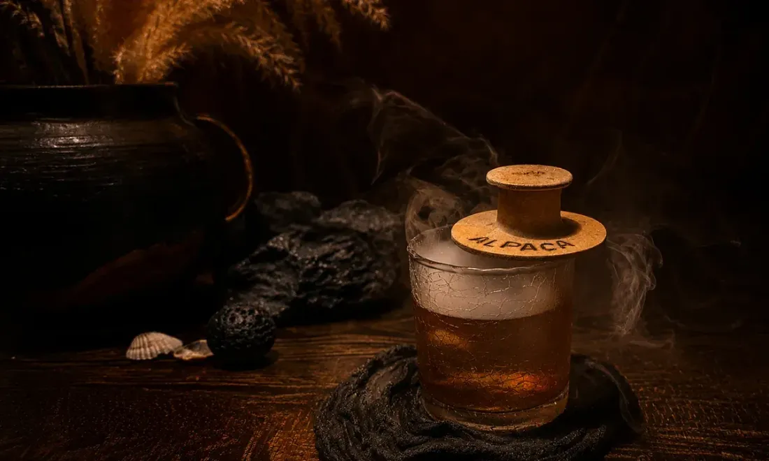 Коктейль Cigar Room в баре Alpaca