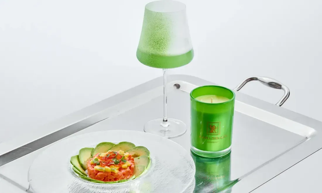 Сет Green Velvet Spritz с тартаром и свечой Karlsbach в ресторане Atlantica