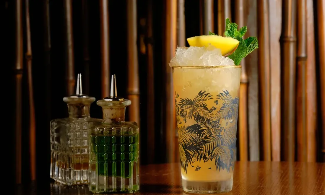 Philadelphia Fish-House Punch в Black Hat Bar