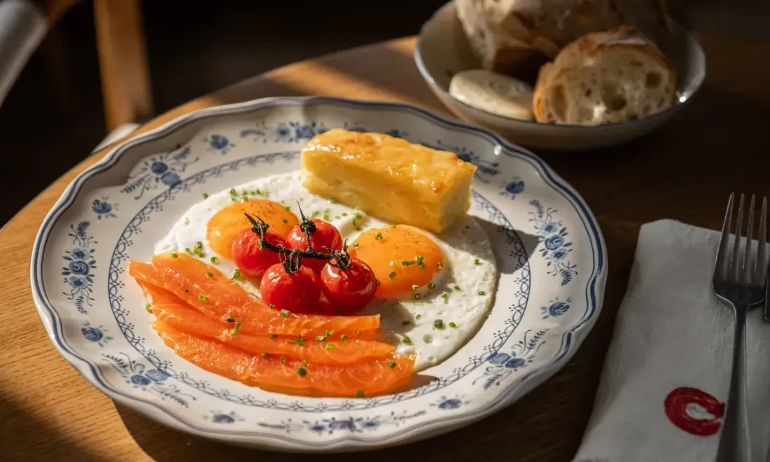 Завтрак и хлеб в Cazaban Bistro & Bakery