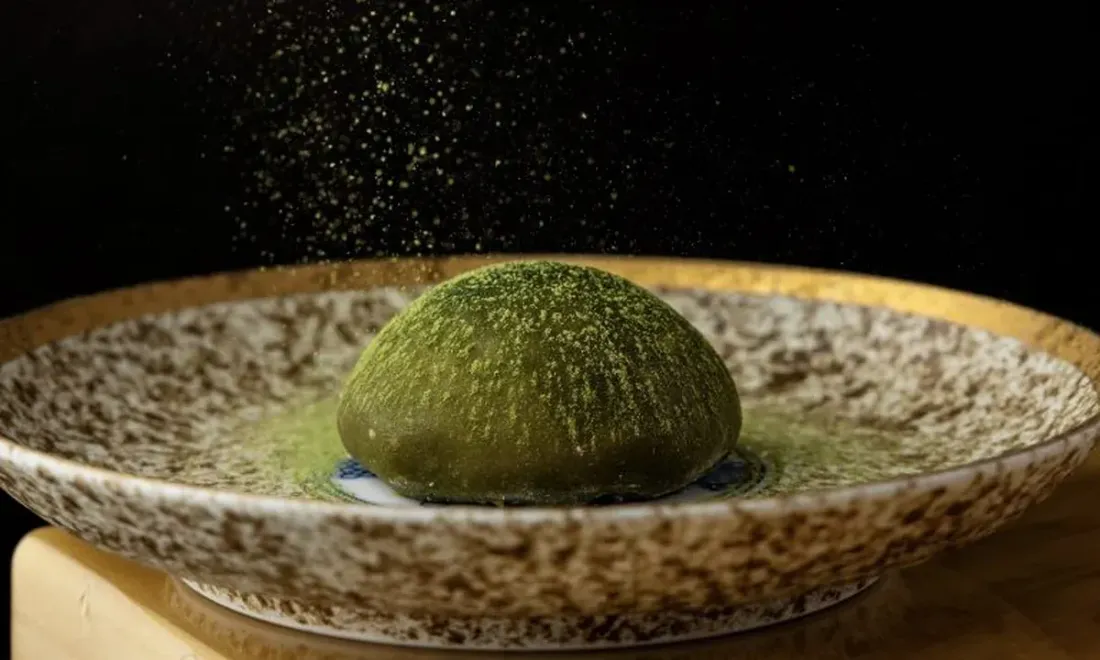 Моти матча в Fumisawa Sushi к празднику Цукими