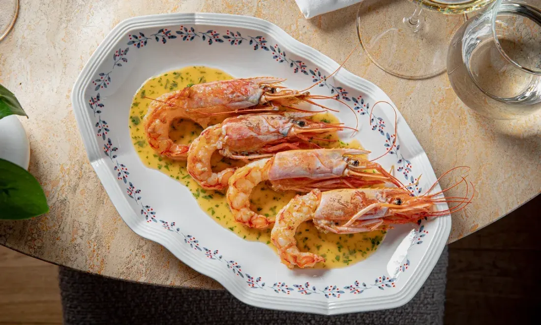 Аргентинские креветки на гриле с чимичурри в Grand AVA Bistro