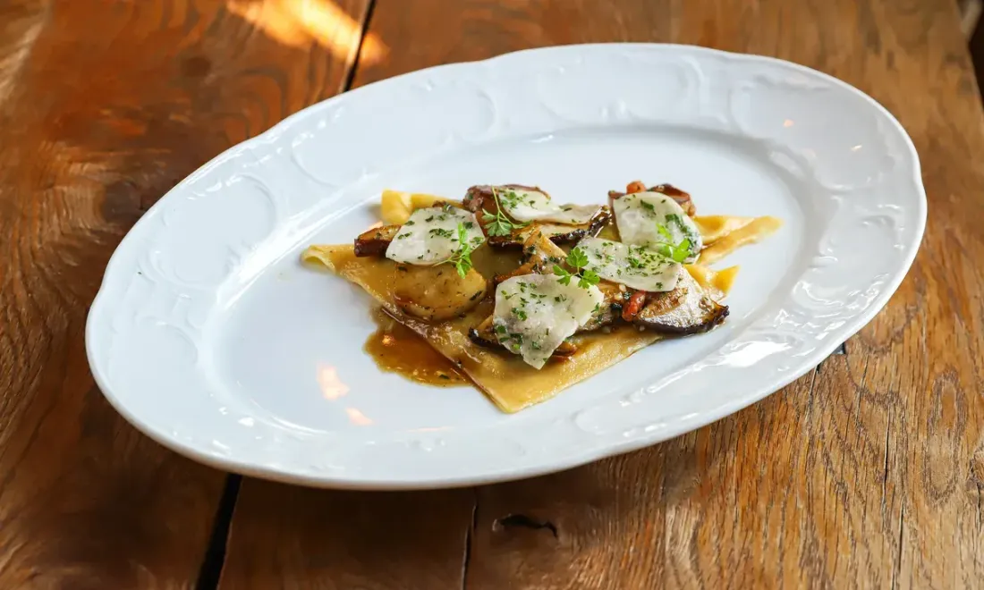 Равиолони с белыми грибами в La Bottega Siciliana