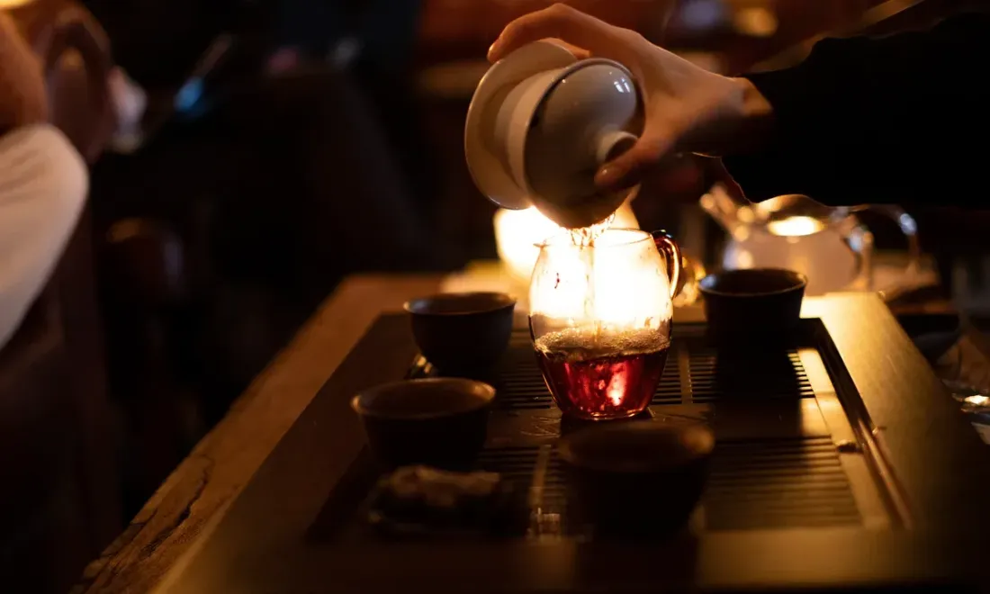 Заваривание тайваньского улуна в Macau bar