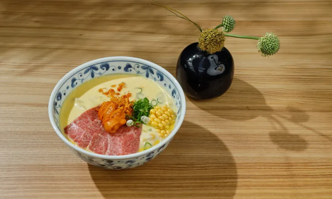 Холодный кукурузный рамен с уни в Motto Azabu