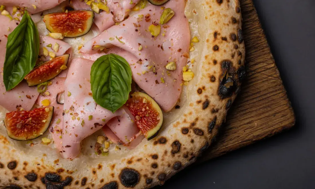 Пицца с инжиром и мортаделлой в Pizza 22 cm