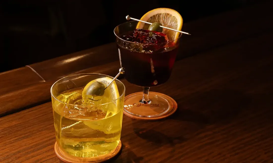 Коктейли Negroni в сикрет-баре Savras