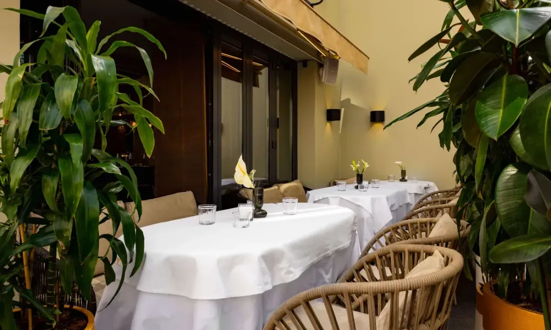 В 800°С Contemporary Steak открыли веранду у Патриарших