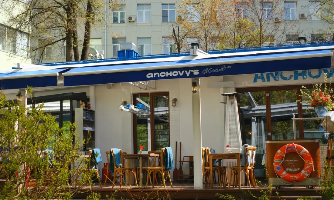 Веранда ресторана Anchovy’s Club