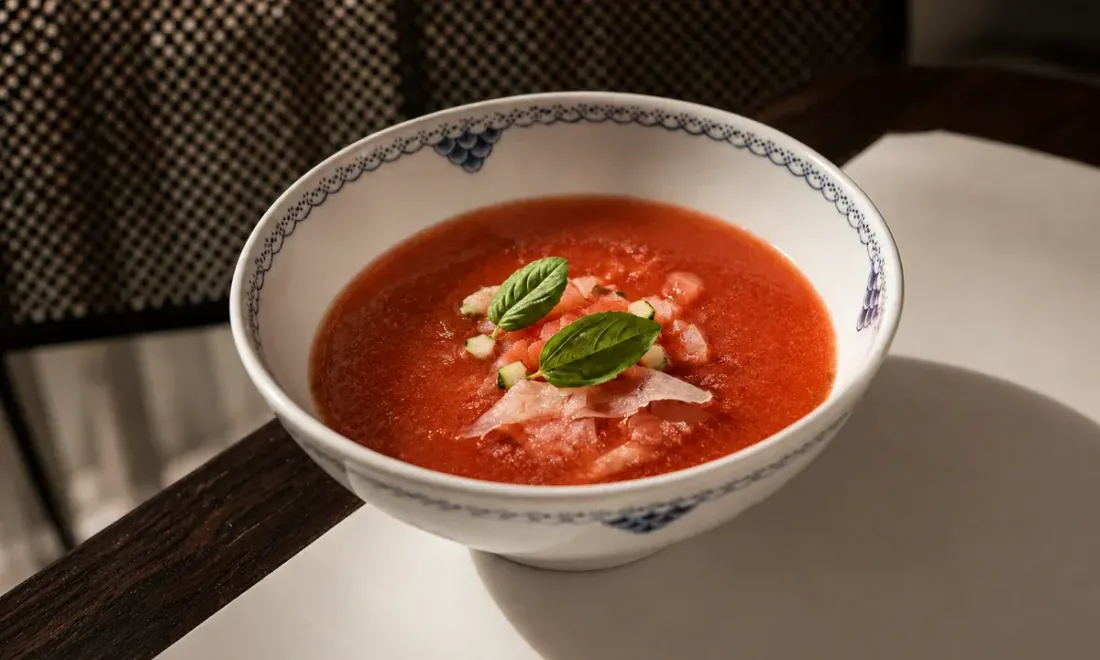 Anna Bistro запустил летнее меню с крабом и гаспачо