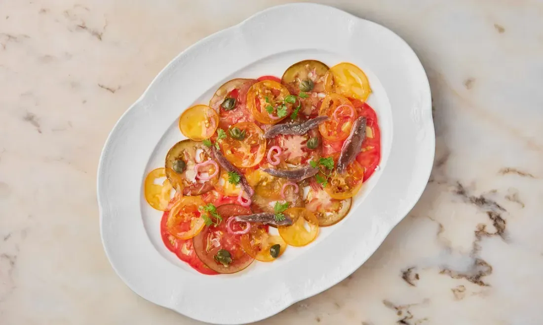 Карпаччо из томатов с анчоусами в Atlantica Bistro