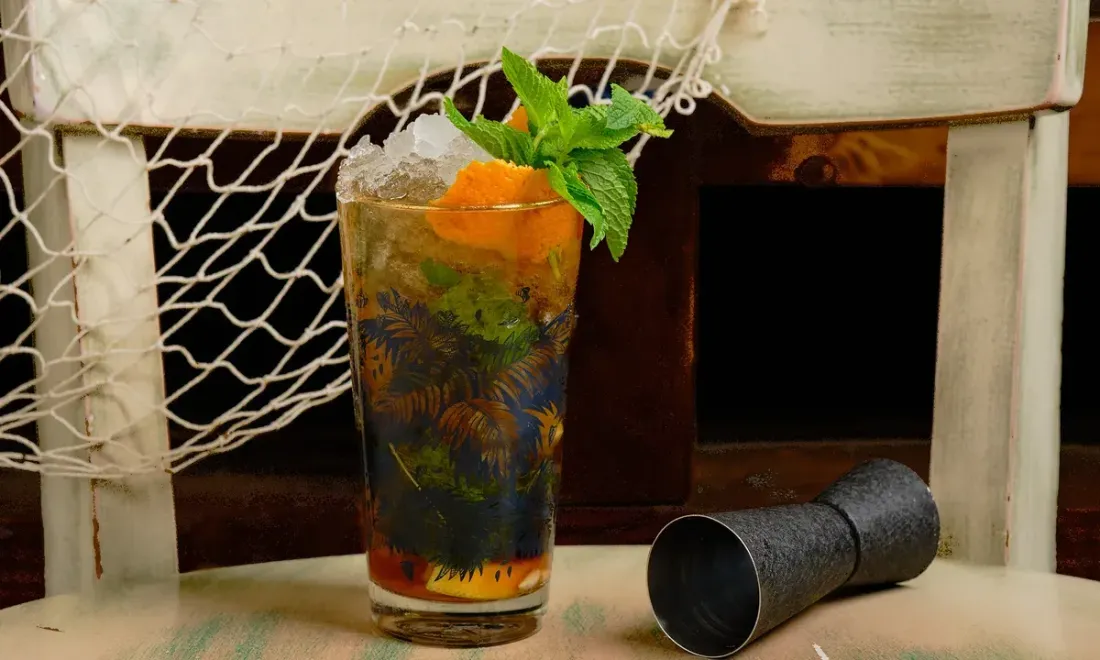 Cola Mojito в Black Hat Bar