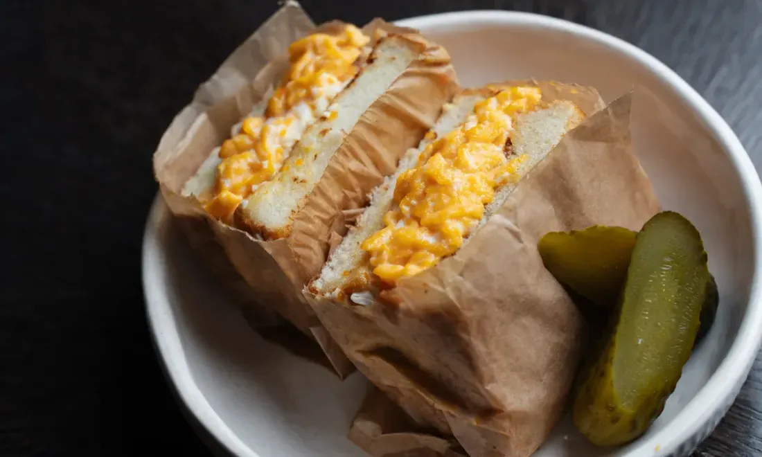Egg salad сэндвич из гостевого меню Alto café в CUPS