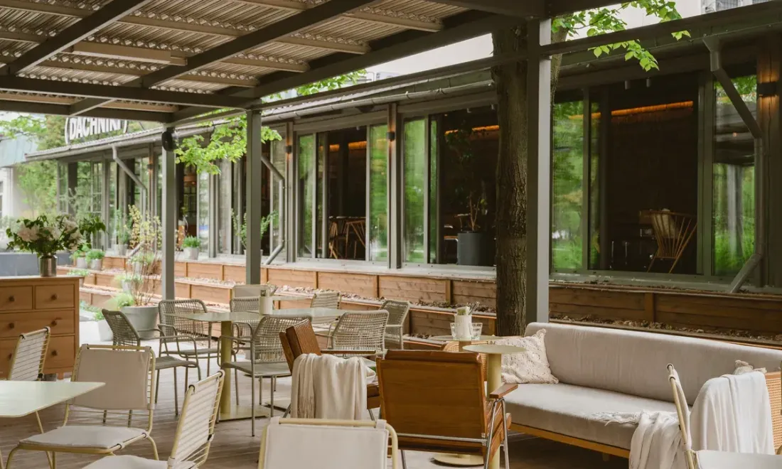 Зелёная веранда Dachniki перед барбекю ENO Bistro