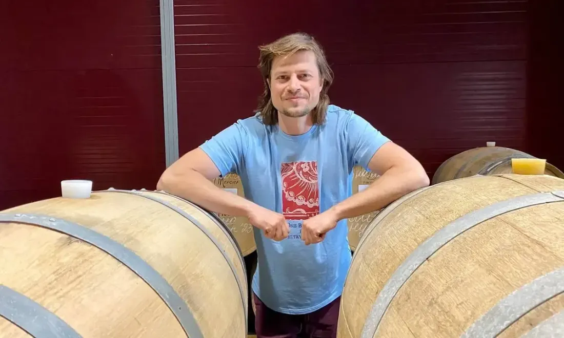 Дмитрий Маслов у бочек One Barrel для ужина в Zio Vini