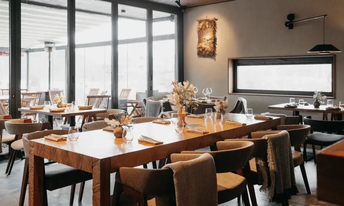 Сад и интерьер ENO Bistro