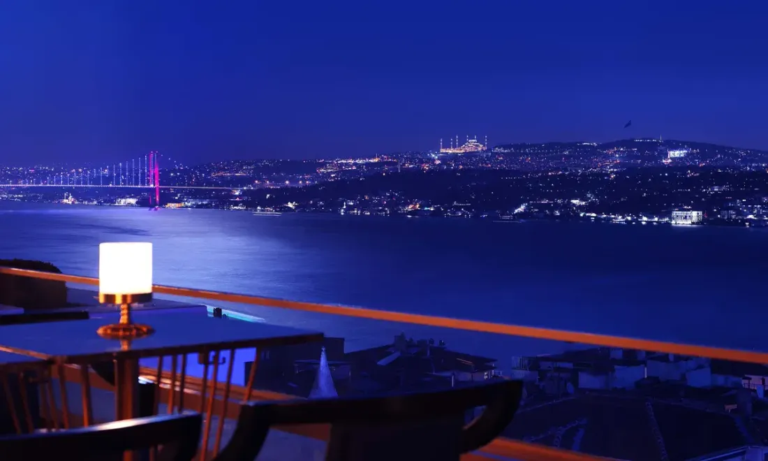 صيف على البوسفور: Izaka Terrace يطلق قائمة موسمية بمنتجات محلية ومزيج فواكه