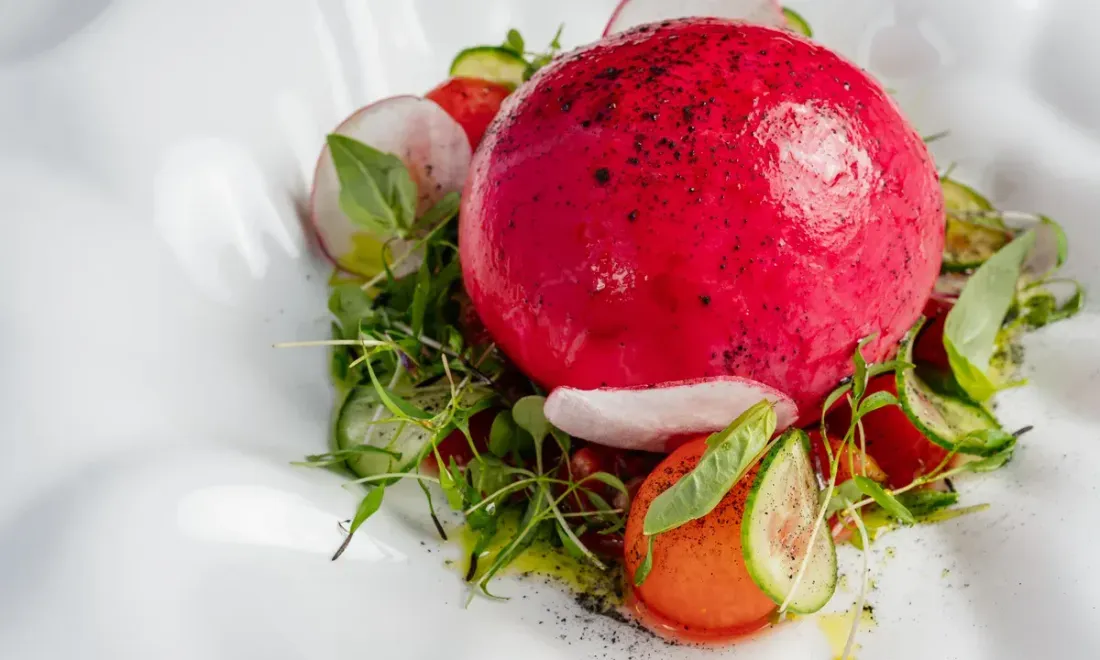 Маринованная буррата в свёкле в O2 Restaurant