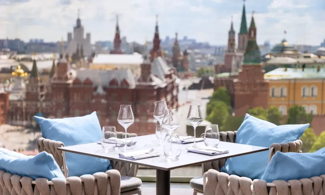 Летнее меню Ивана Маркова на крыше The Carlton, Moscow