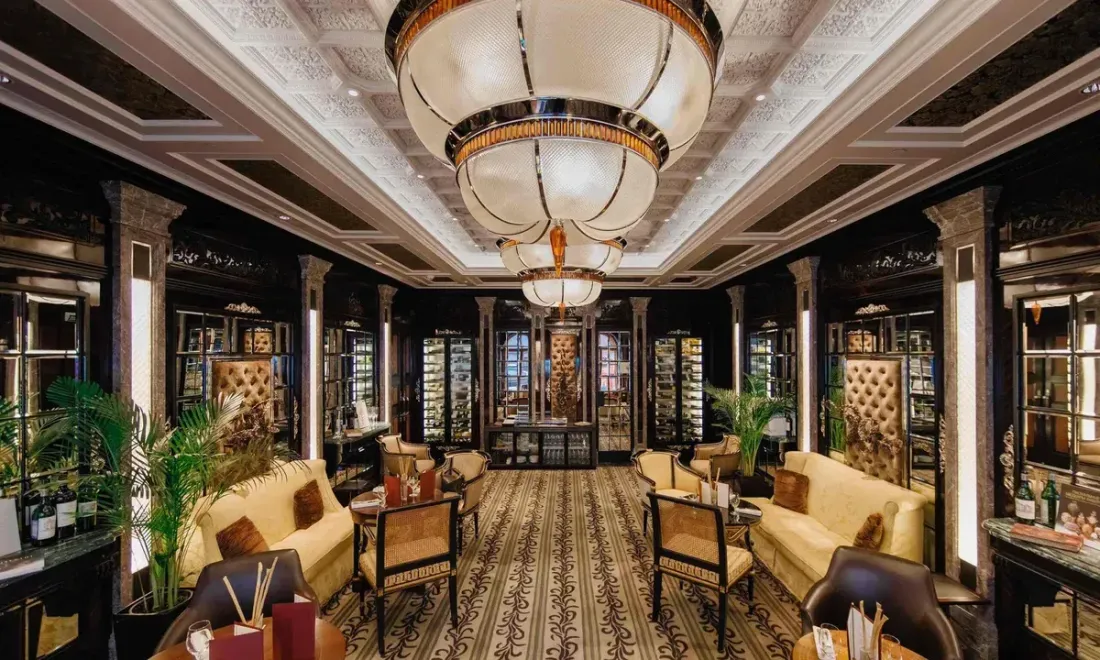 Интерьер ресторана Percorso в Four Seasons Hotel Lion Palace
