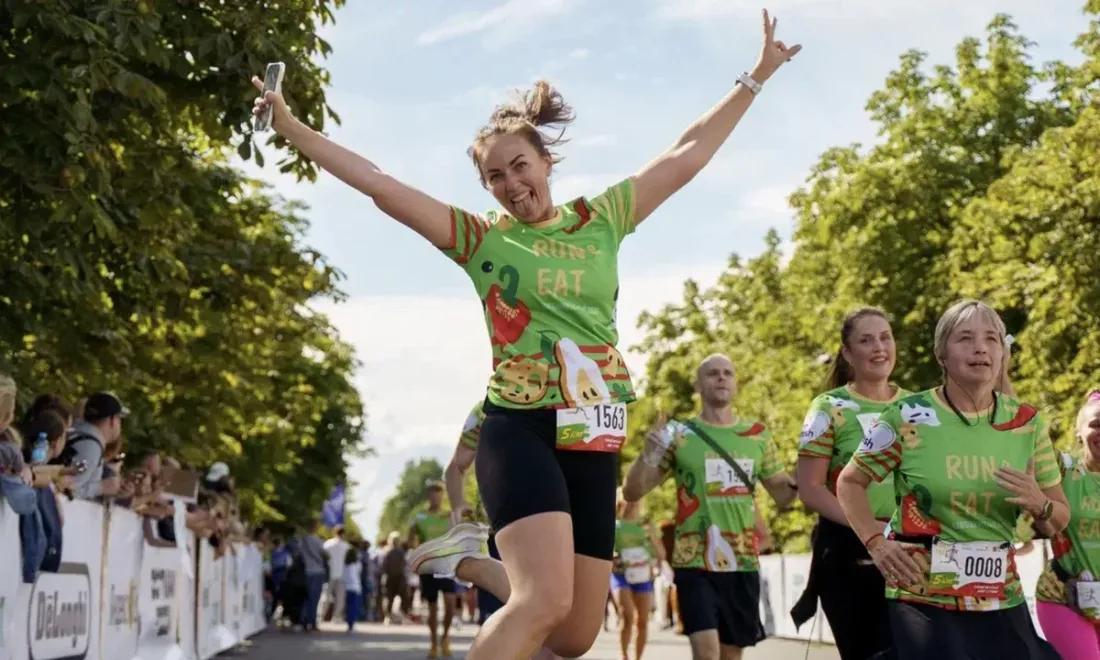 Участники гастрономического забега RUN & EAT в Москве