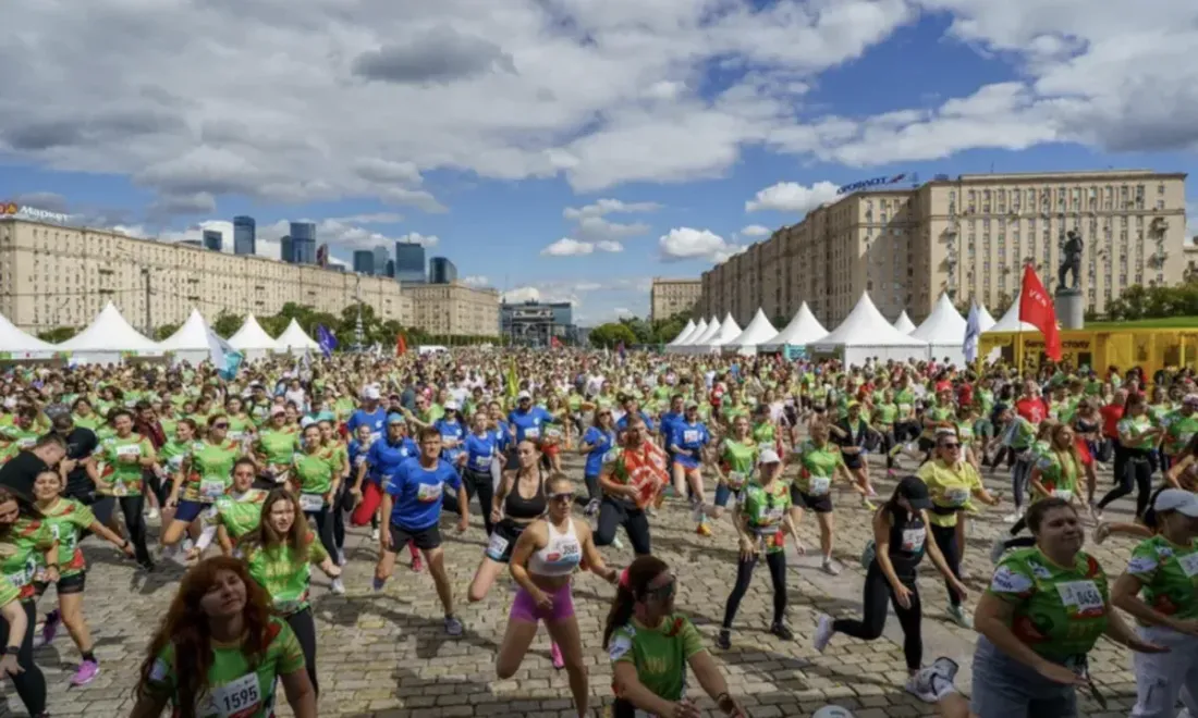 Массовый старт забега RUN & EAT в Москве