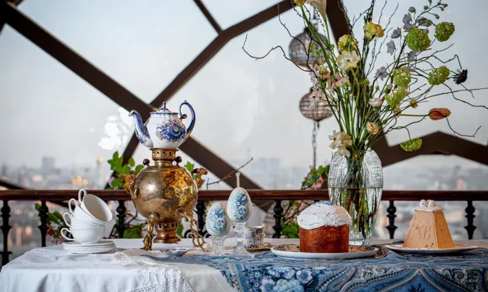 Пасха в ресторанах White Rabbit Family: куличи и подарки на предзаказ
