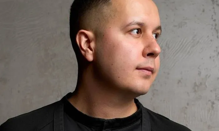 Яков Бакшеев: от су-шефа красноярской «Пробки» до собственной кухни в 12 слоёв