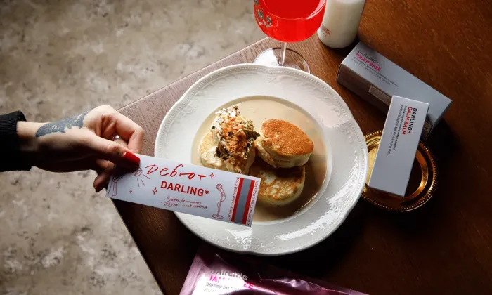 «Дебют» объединился с DARLING* ради завтрака с подарками