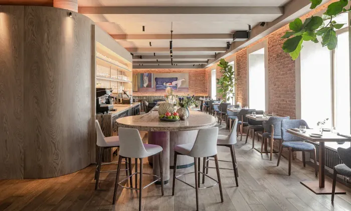 Share Bistro отмечает шестилетие ужином и караоке-концертом