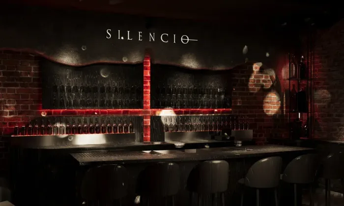 Абсент-бар Silencio отмечает пятилетие и готовится к переезду