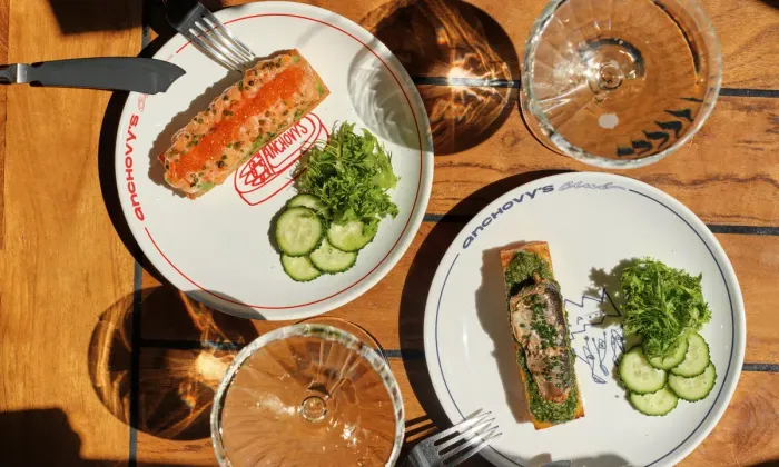 Anchovy's Club обновил меню: тюрбо, крудо и сицилийская треска от Никиты Кочерыгина