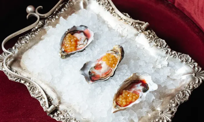 Устричные будни и Champagne Club в ресторане «Футурист»